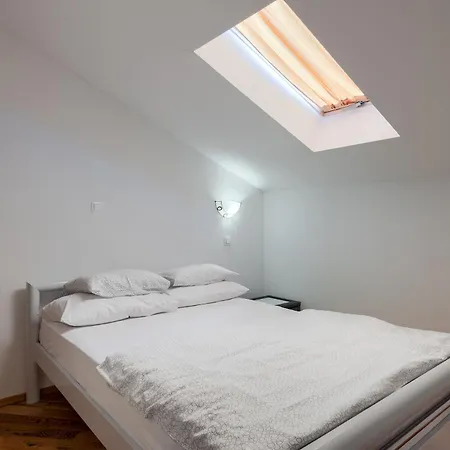 Angeli أوباتيا