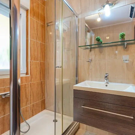 Angeli فيلة أوباتيا