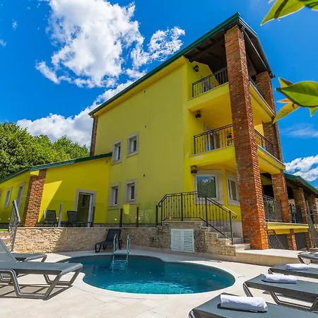 Angeli أوباتيا